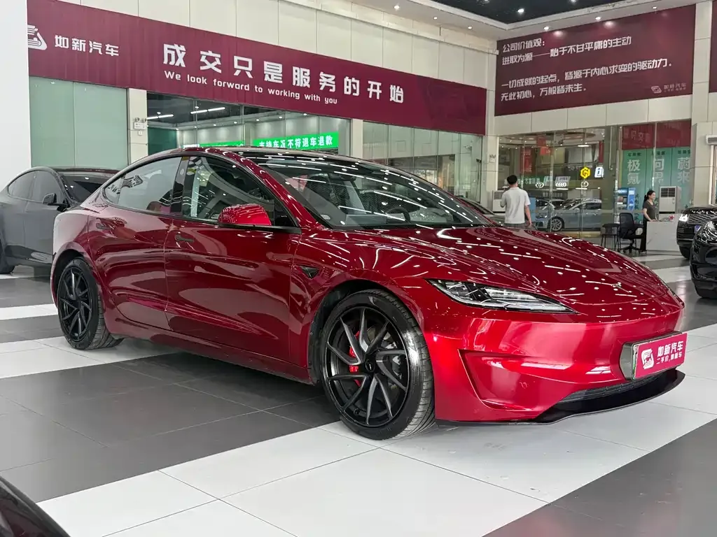 Tesla Model 3 — фото 9