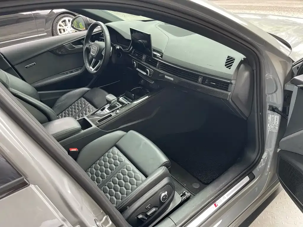 Audi RS 4 2023 из CN, фото 6