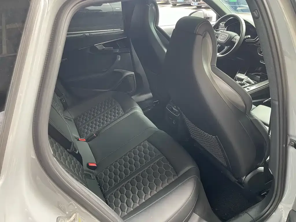 Audi RS 4 2023 из CN, фото 4