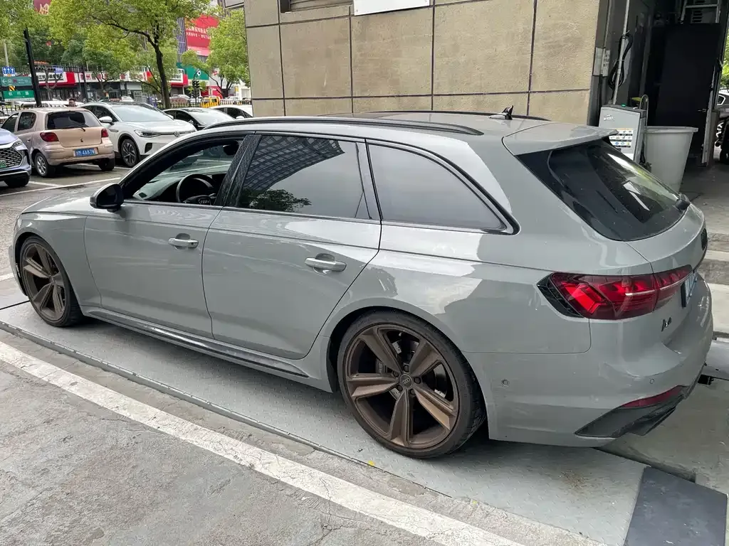 Audi RS 4 2023 из CN, фото 3