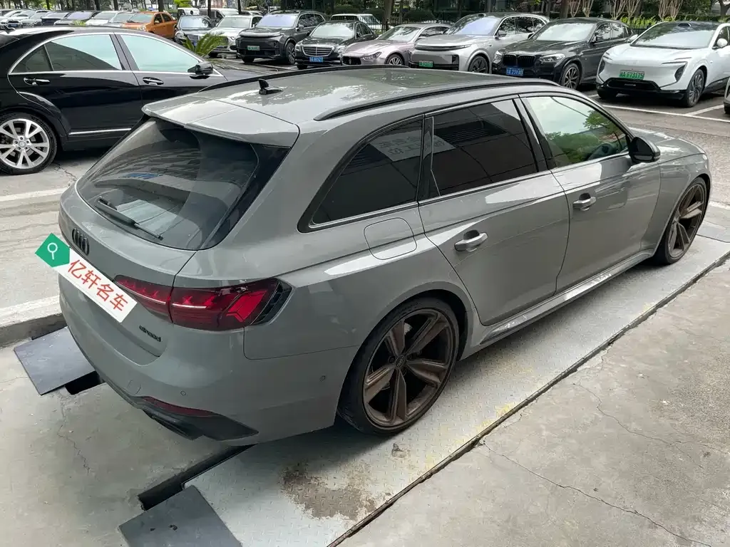 Audi RS 4 2023 из CN, фото 7