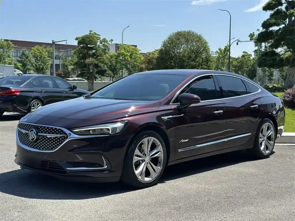 Buick LaCrosse — фото 1