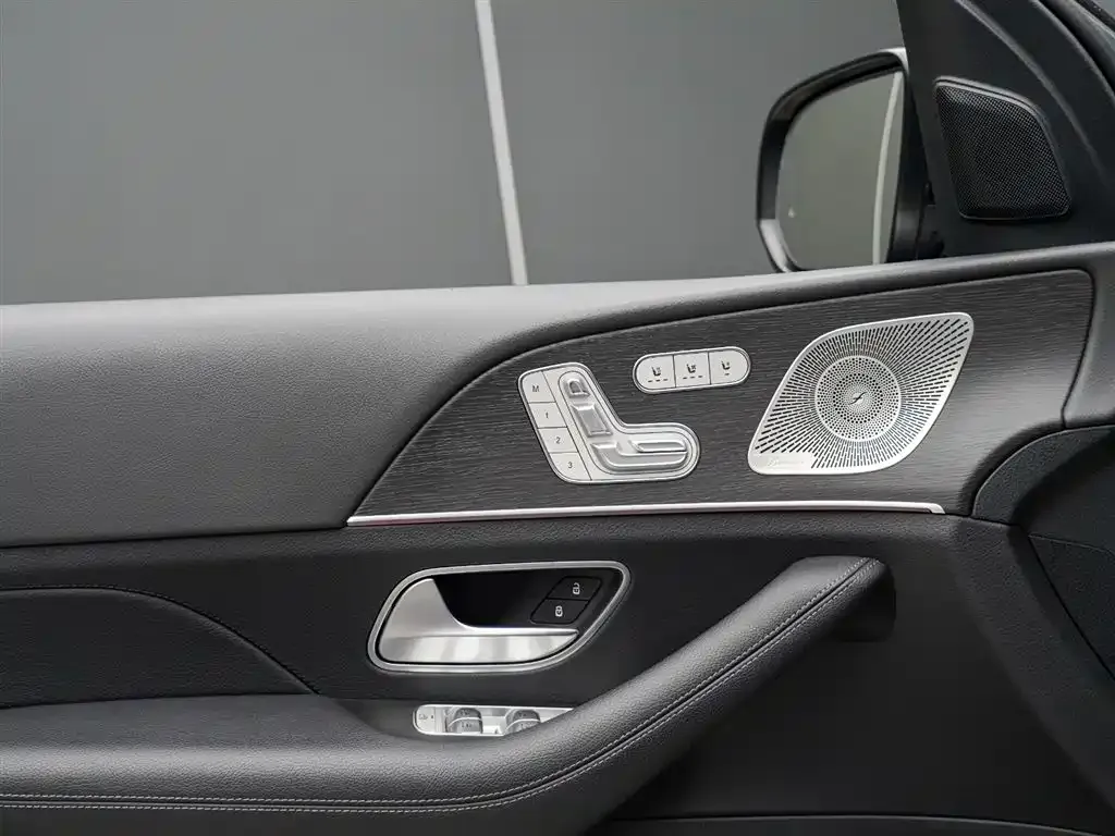 Mercedes-Benz GLS — фото 6