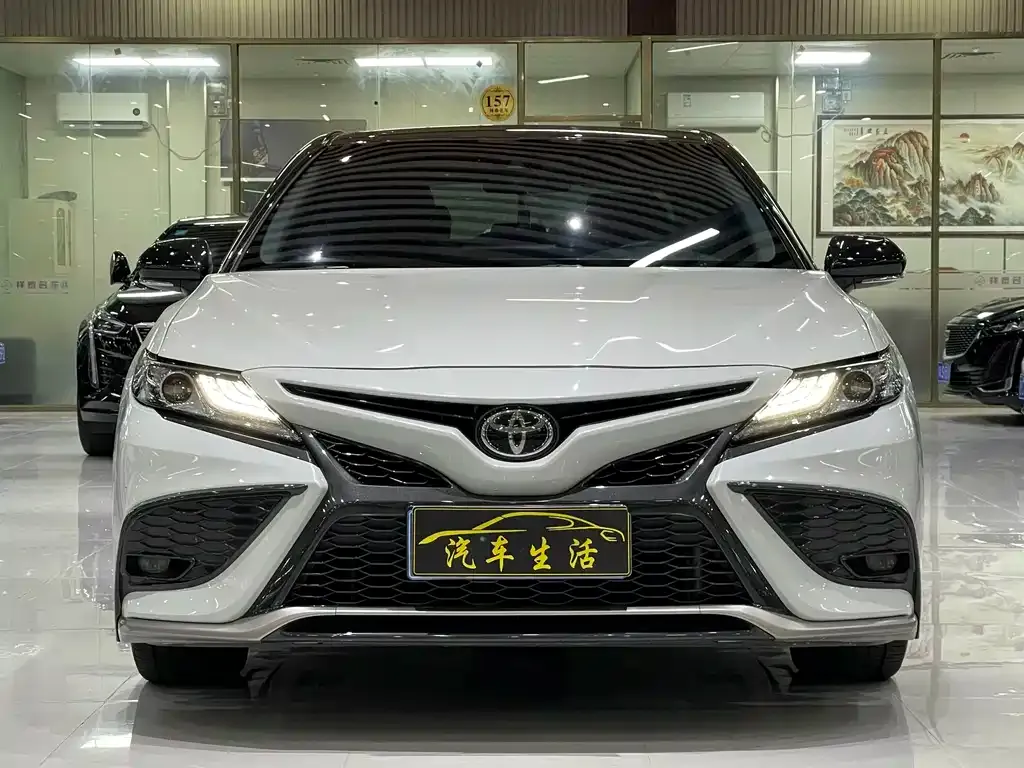 Toyota Camry — фото 4