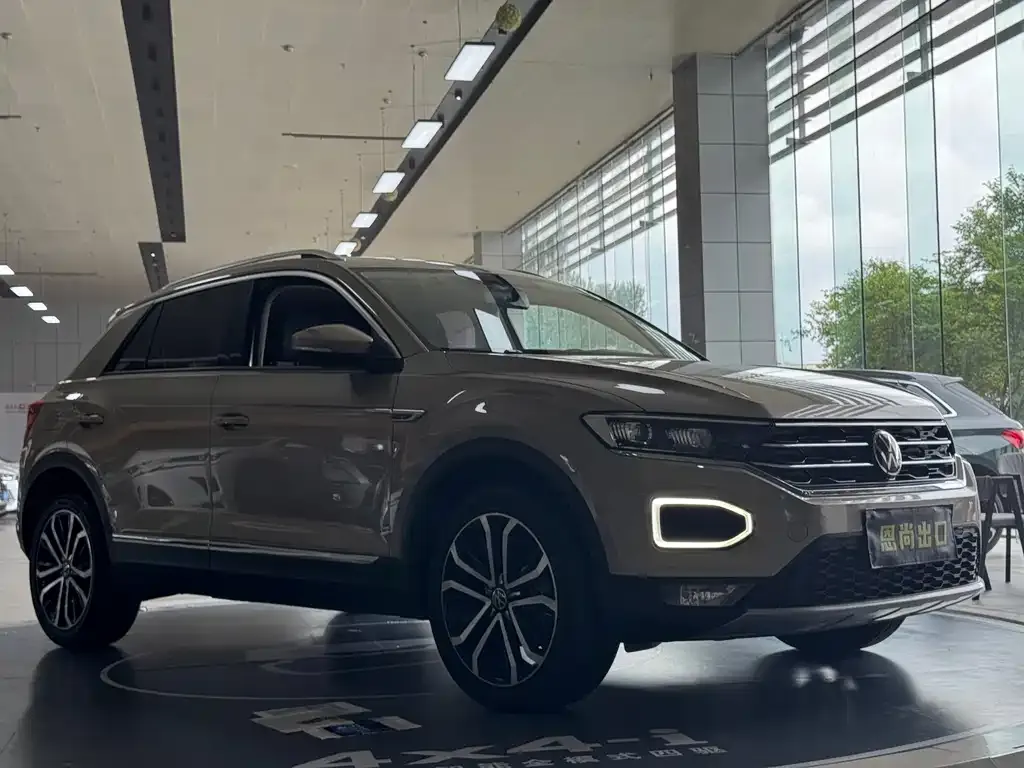 Volkswagen T-Roc — фото 7