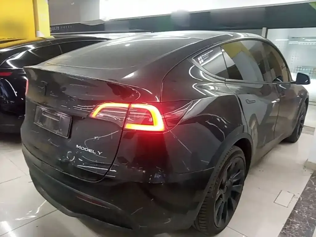 Tesla Model Y — фото 5