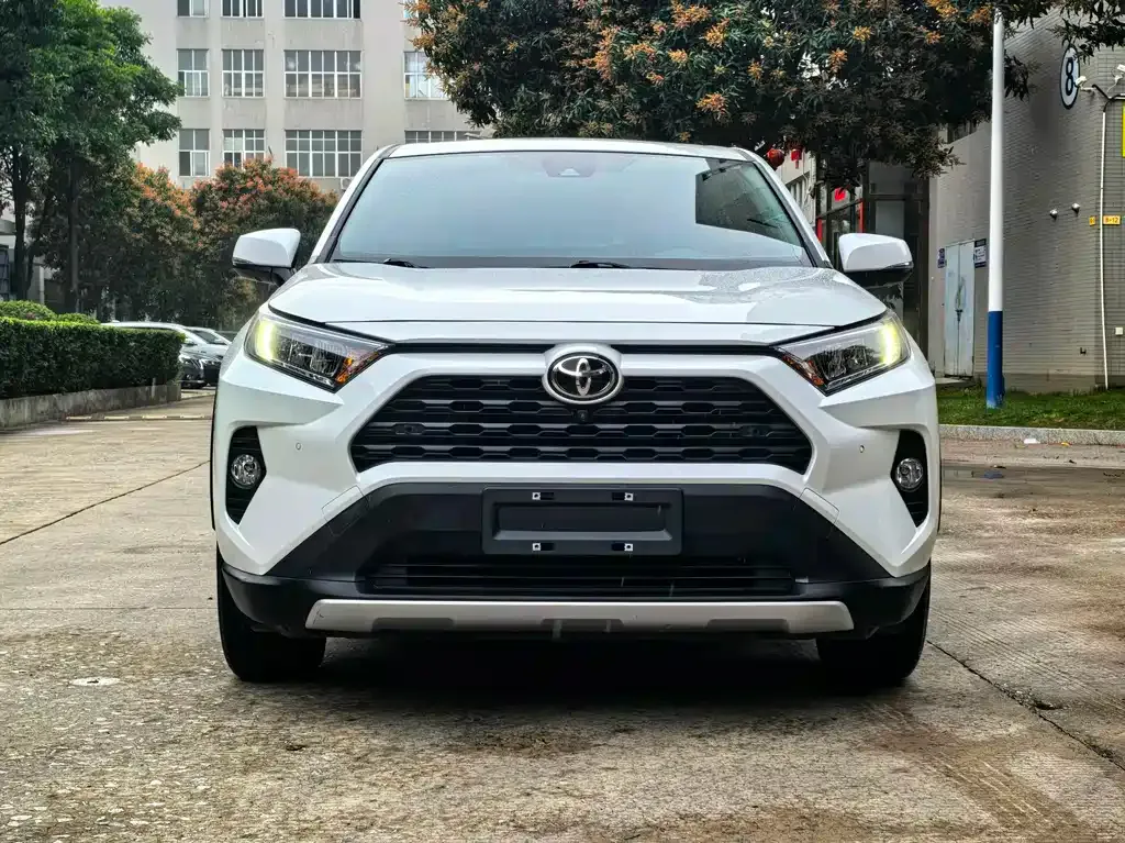 Toyota RAV4 — фото 4