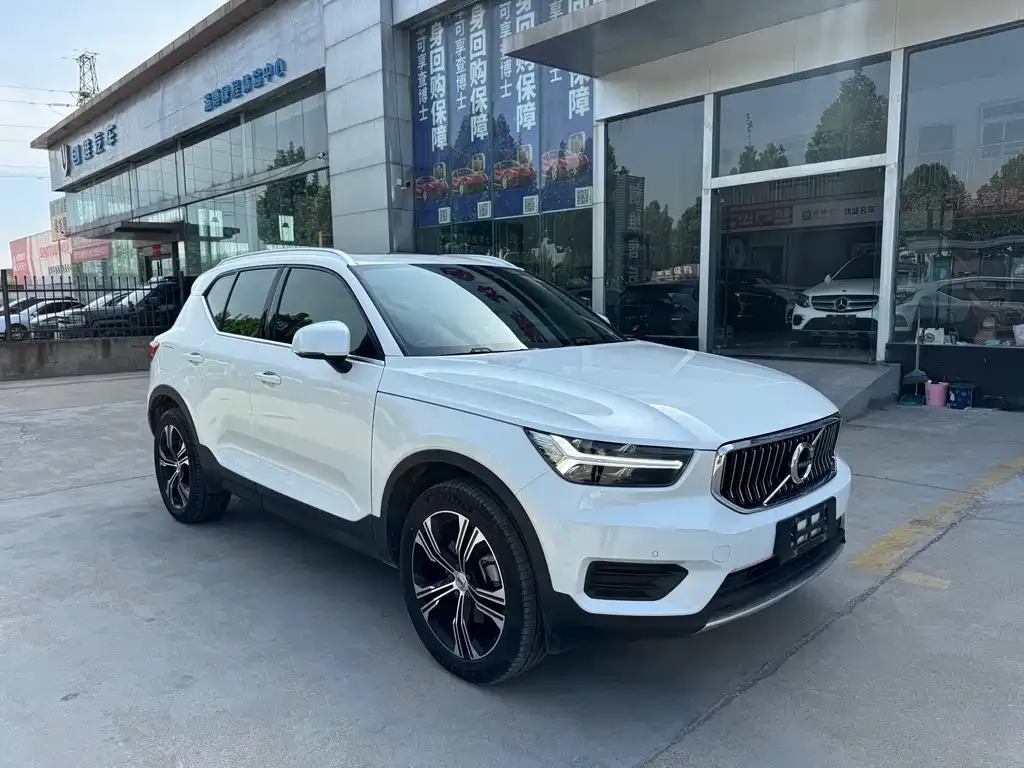 Volvo XC40 — фото 2