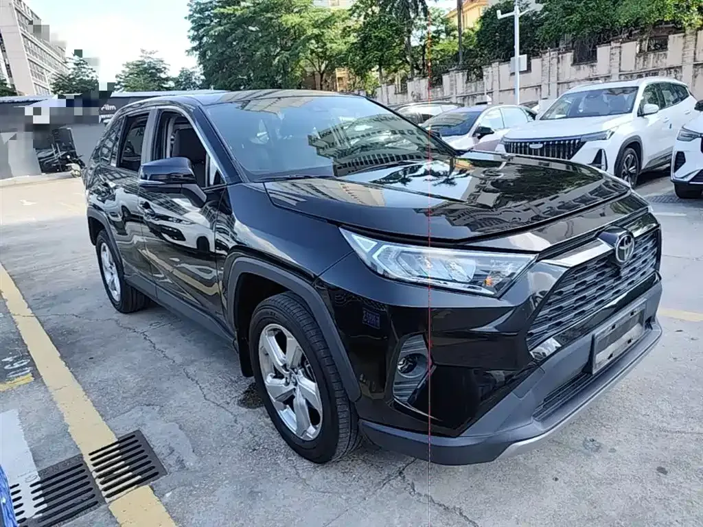 Toyota RAV4 — фото 8