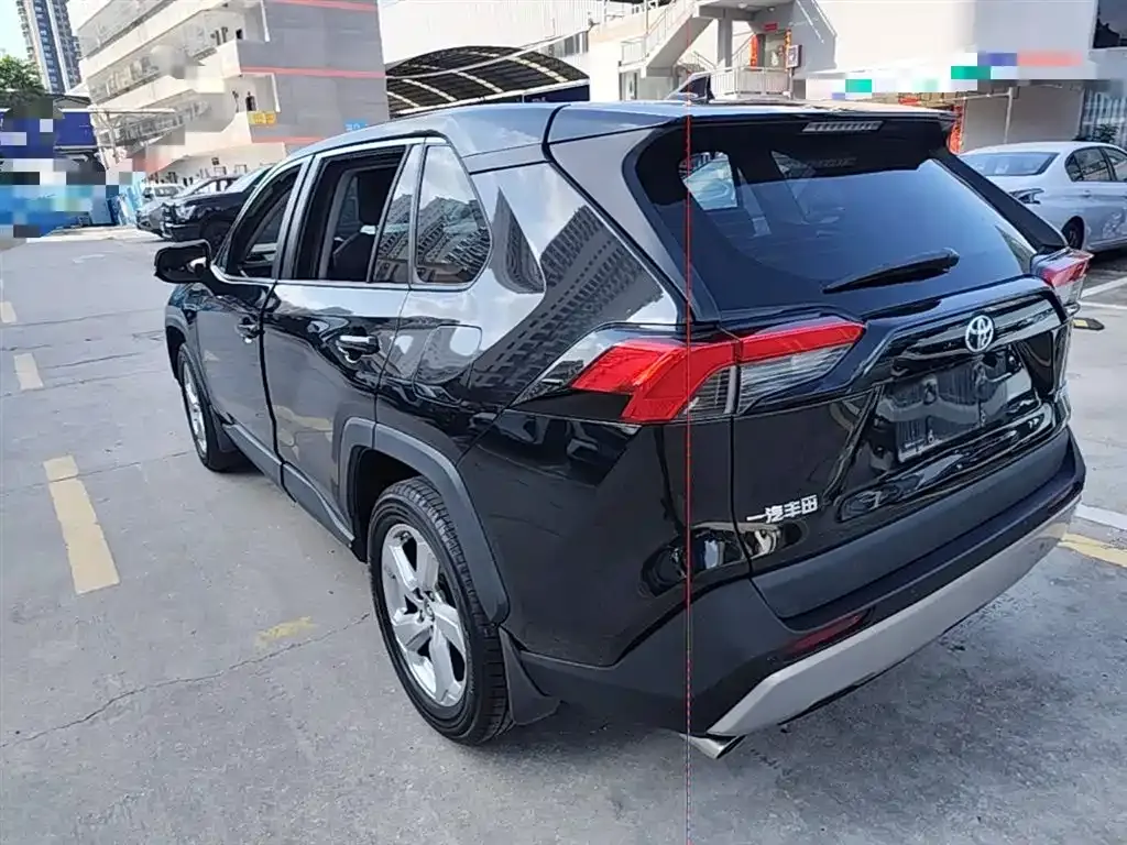 Toyota RAV4 — фото 4