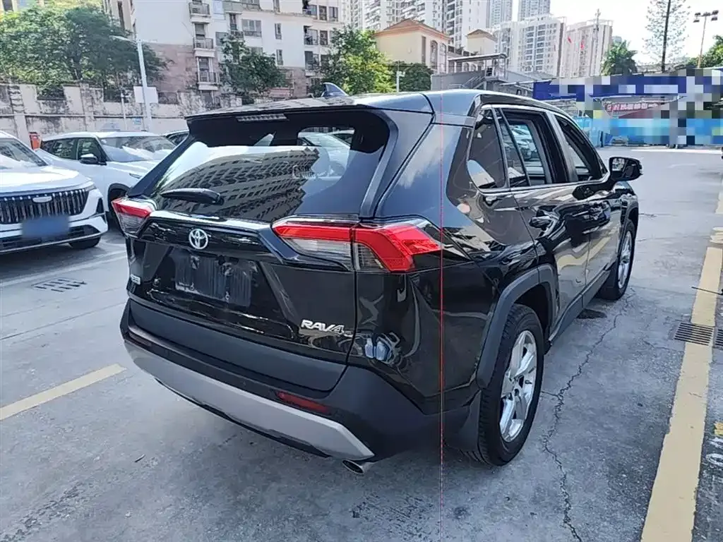Toyota RAV4 — фото 9