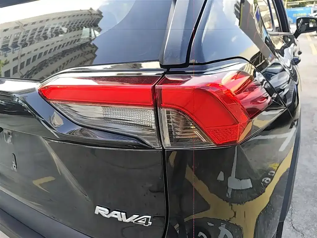 Toyota RAV4 — фото 7