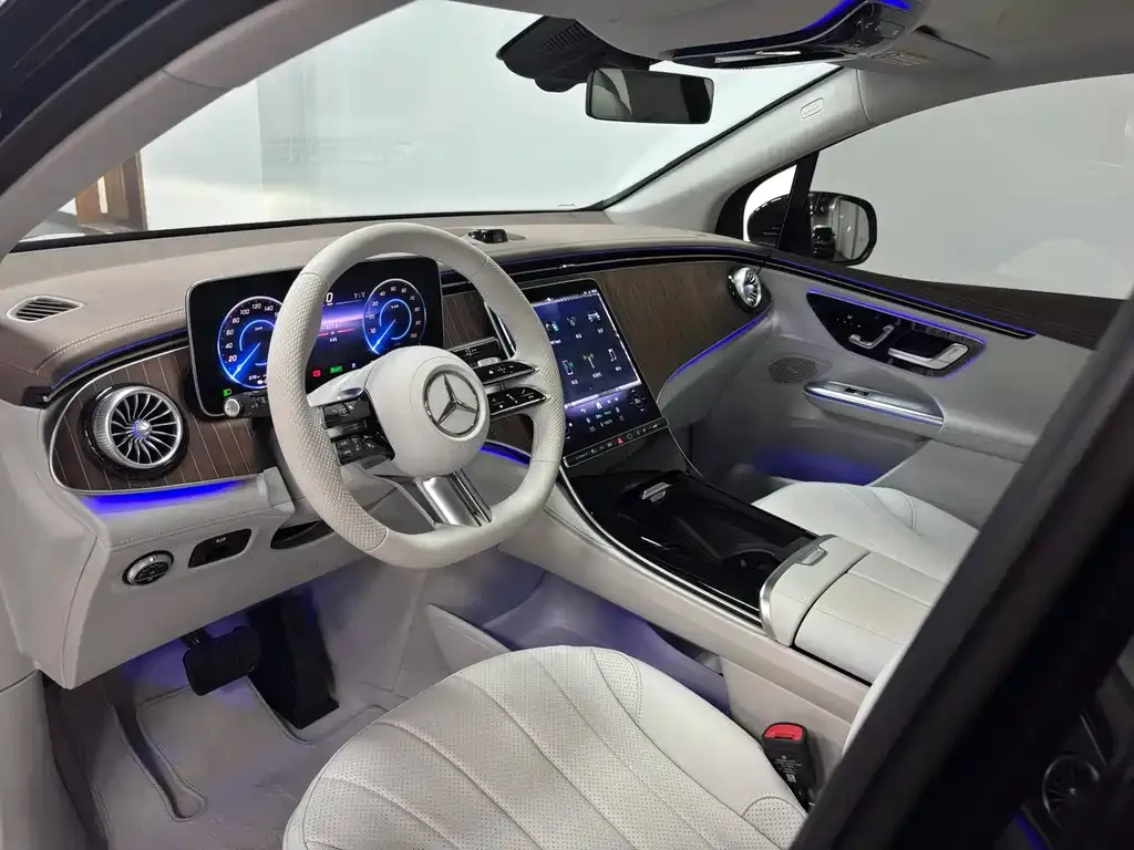 Mercedes-Benz EQE SUV — фото 6