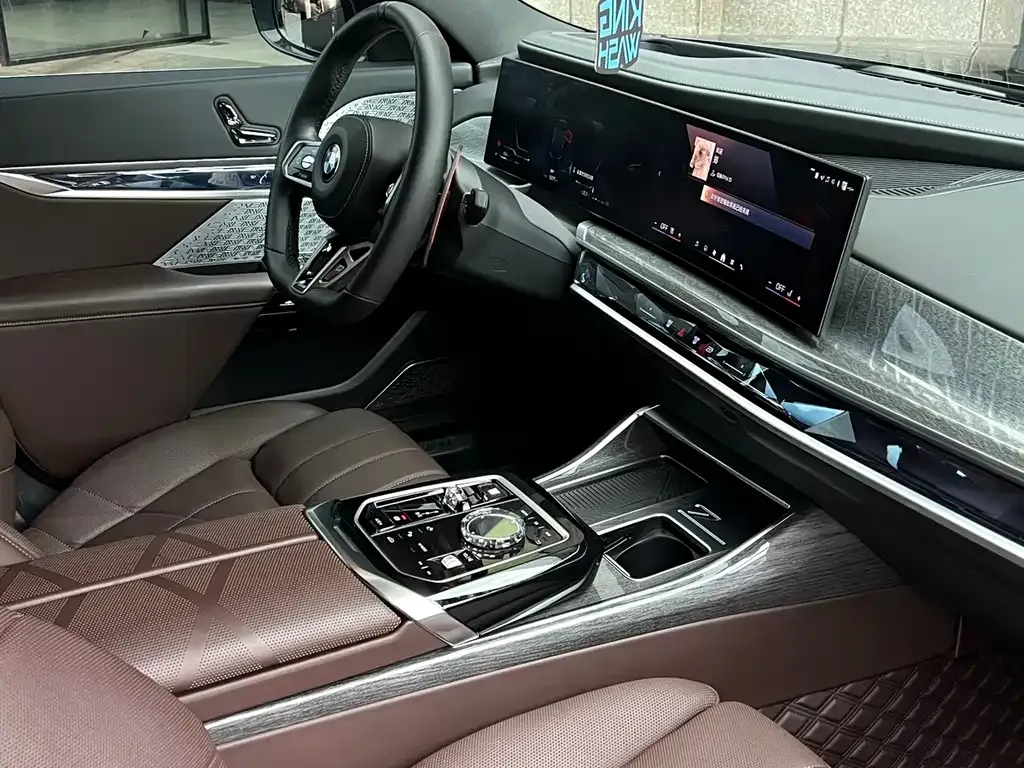 BMW 7 Series 2024 из CN, фото 3