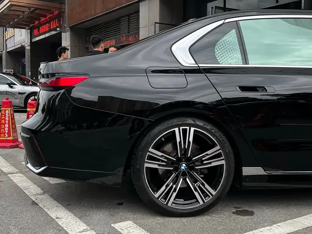 BMW 7 Series 2024 из CN, фото 2