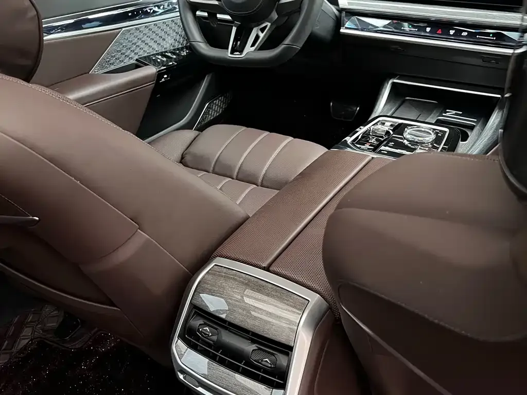 BMW 7 Series 2024 из CN, фото 4