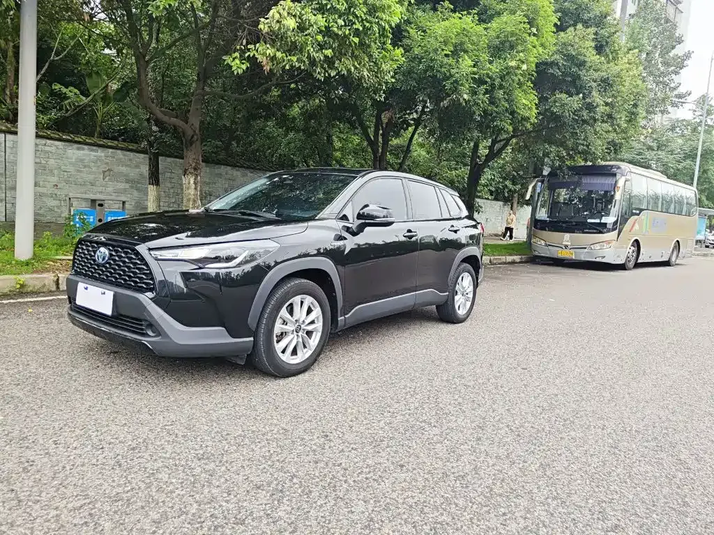 Toyota Corolla Cross — фото 1