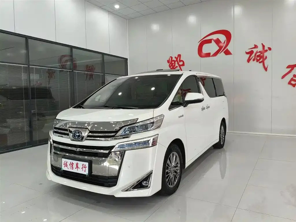 Toyota Vellfire — фото 1