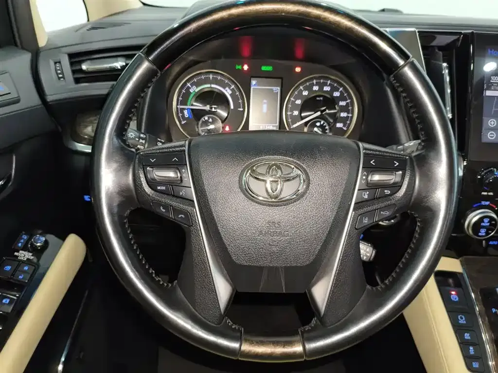 Toyota Vellfire — фото 2