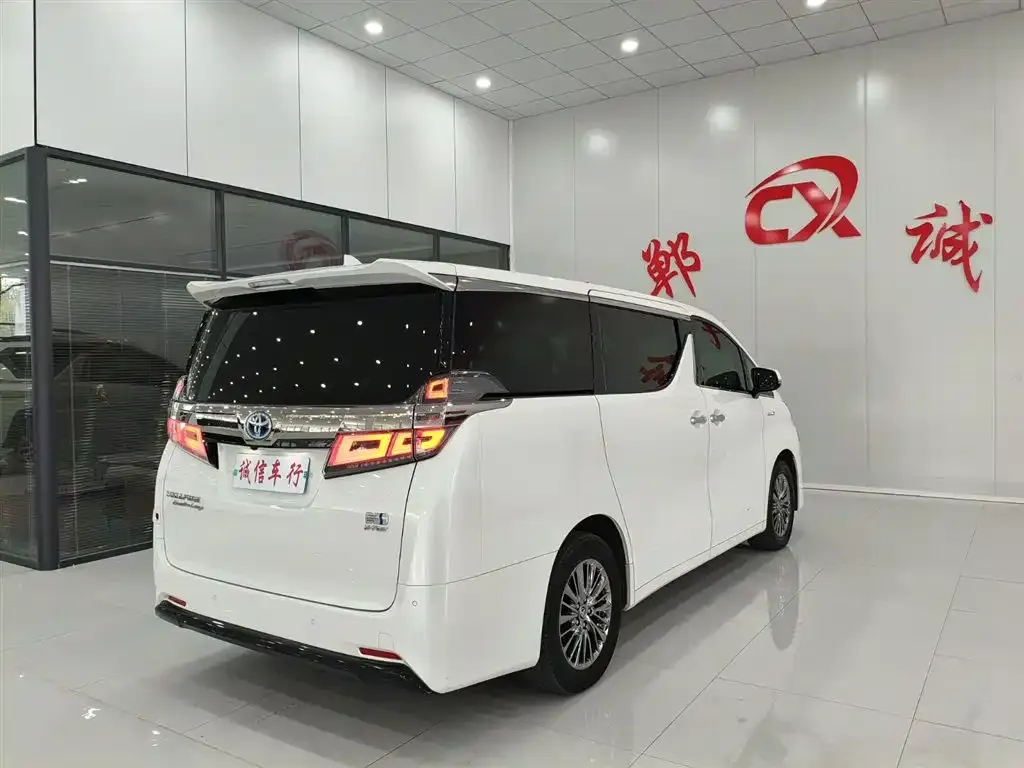 Toyota Vellfire — фото 4