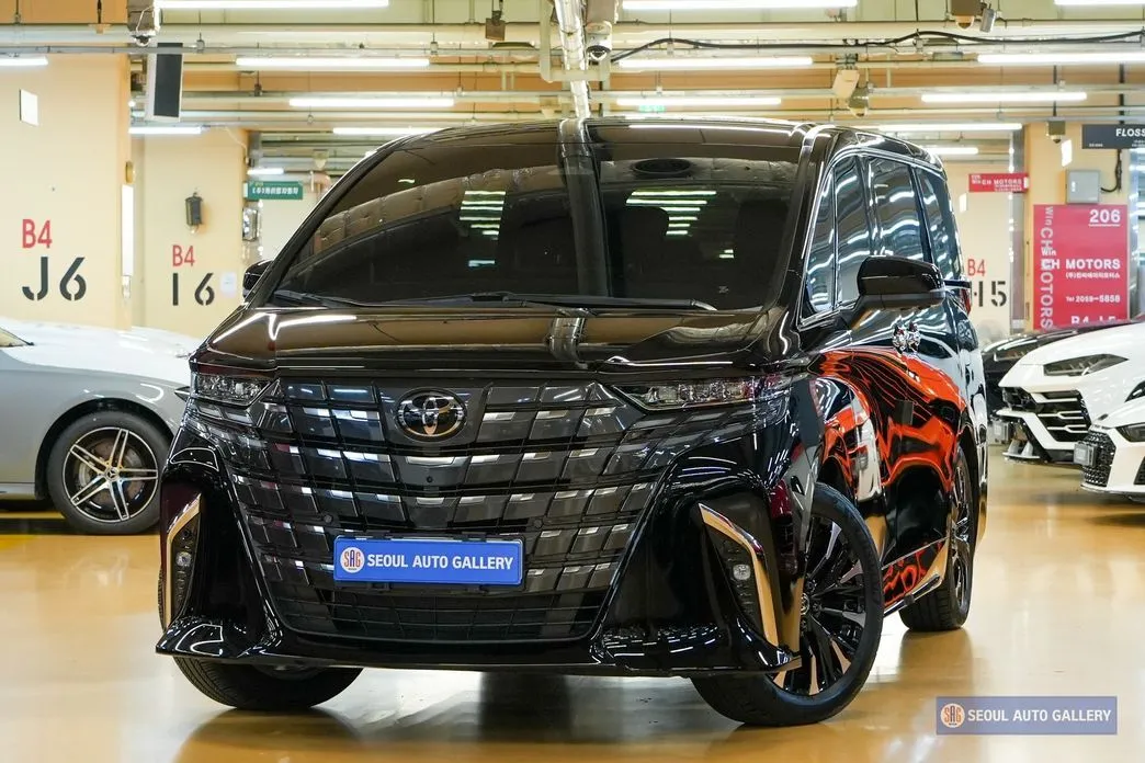Toyota Alphard — фото 1