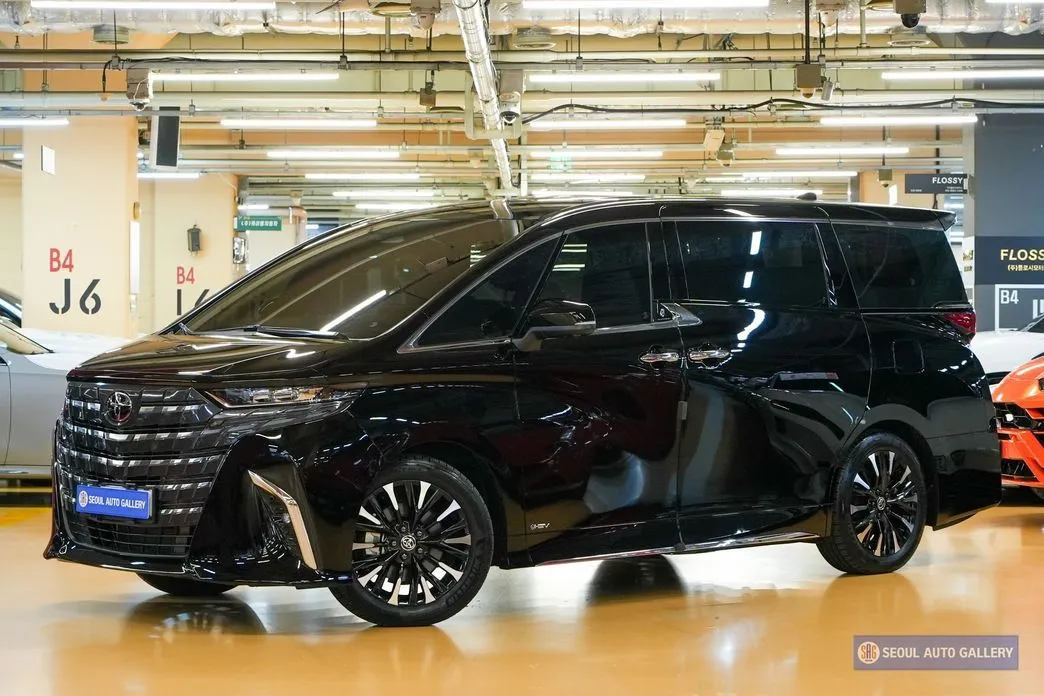 Toyota Alphard — фото 9