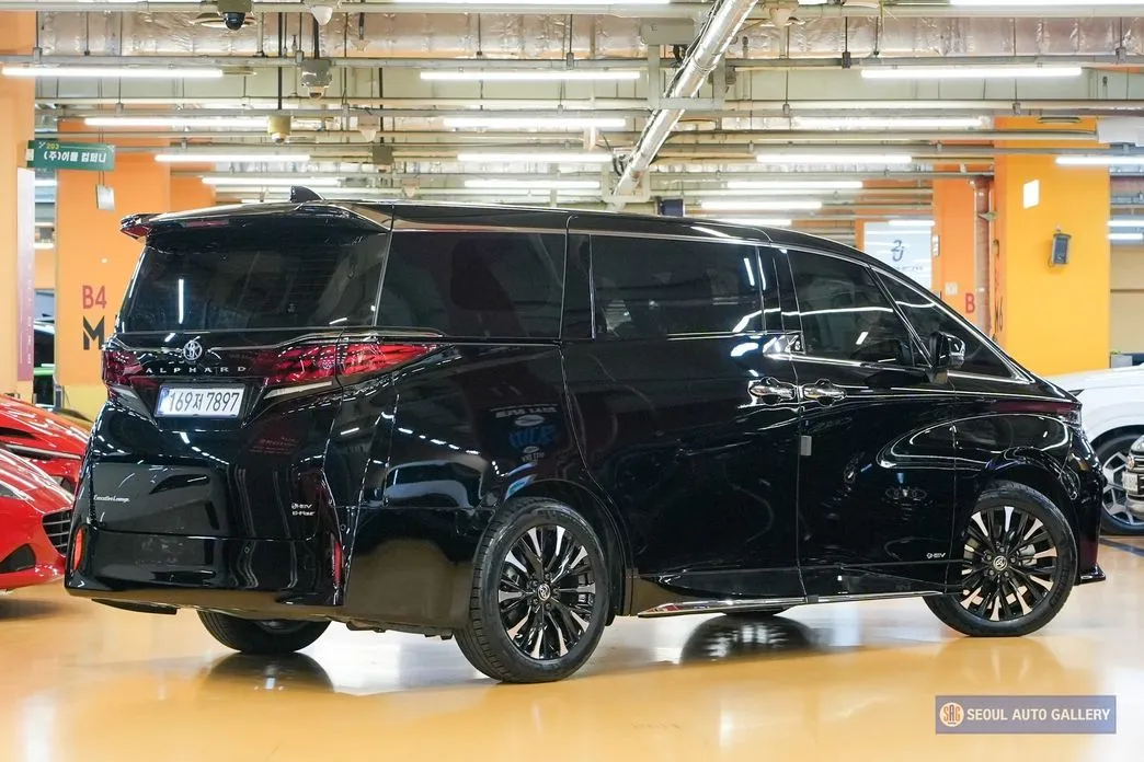 Toyota Alphard — фото 4