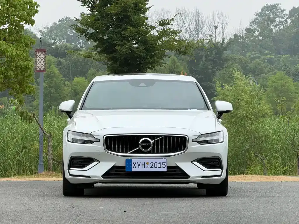 Volvo S60 — фото 10