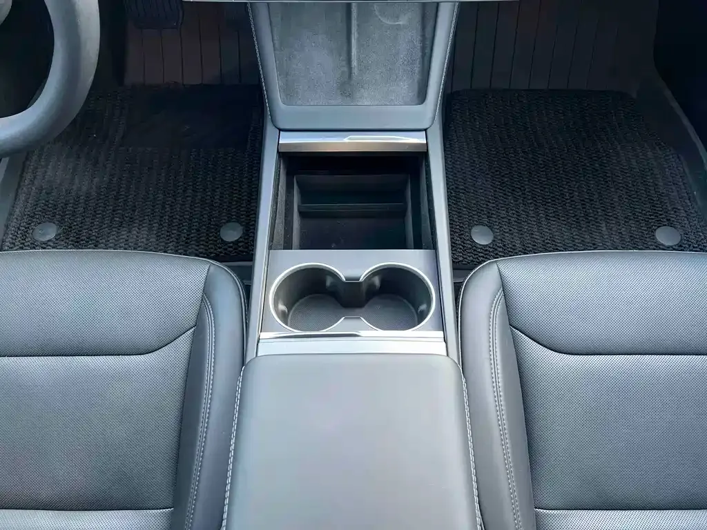 Tesla Model 3 — фото 9