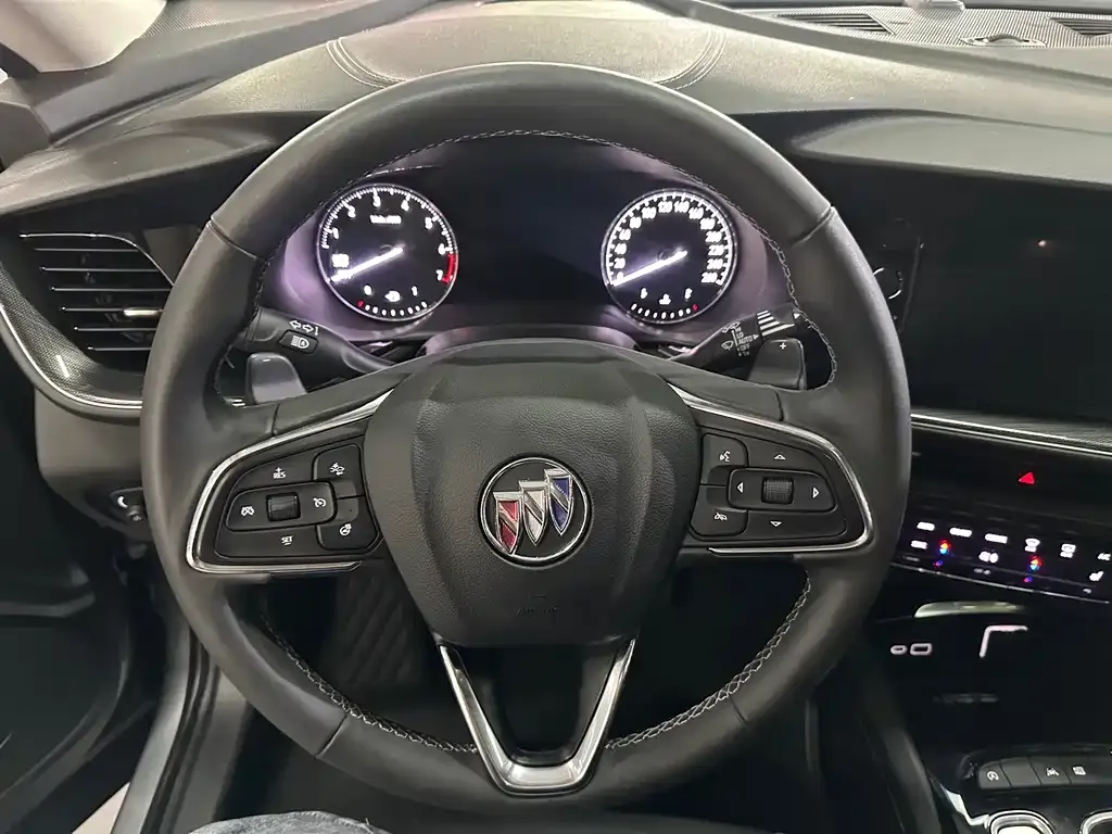 Buick Envision Plus — фото 8