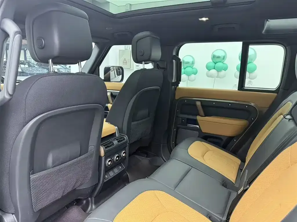 Land Rover Defender — фото 10