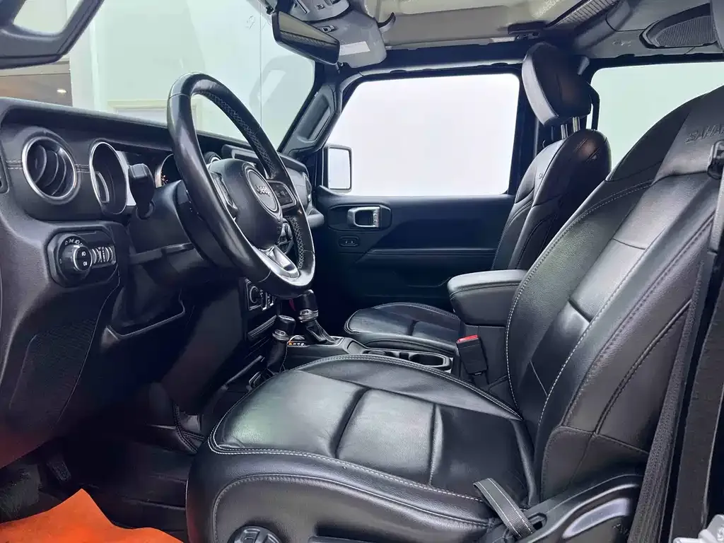 Jeep Wrangler — фото 7