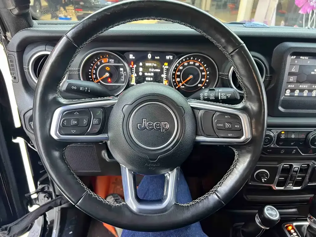 Jeep Wrangler — фото 6