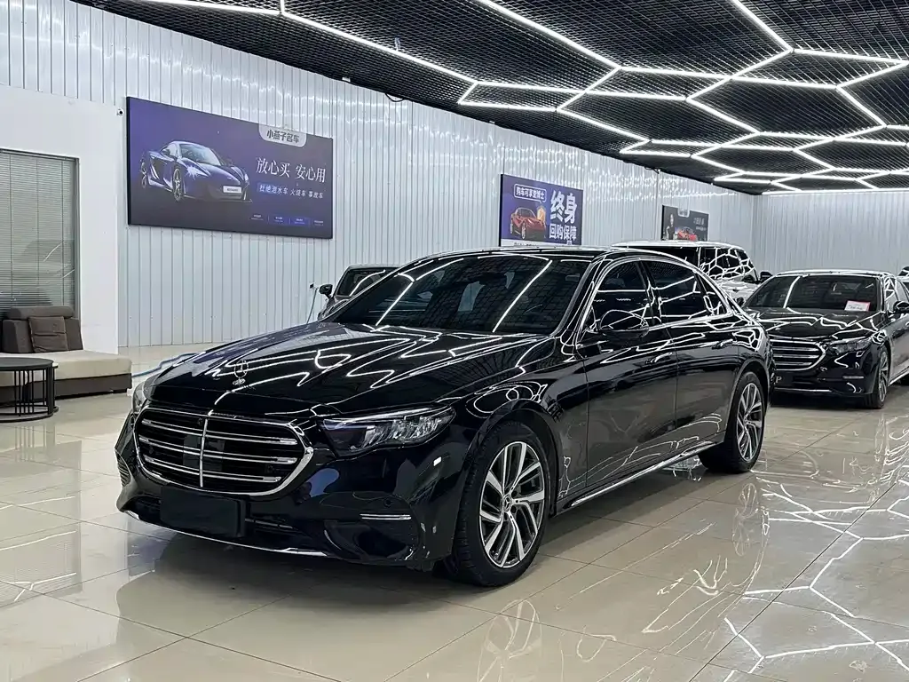 Mercedes-Benz E-Class — фото 1