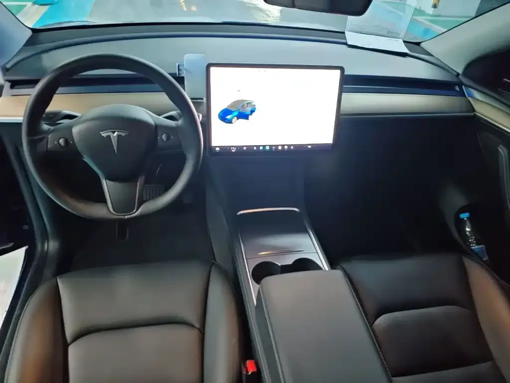 Tesla Model Y — фото 8