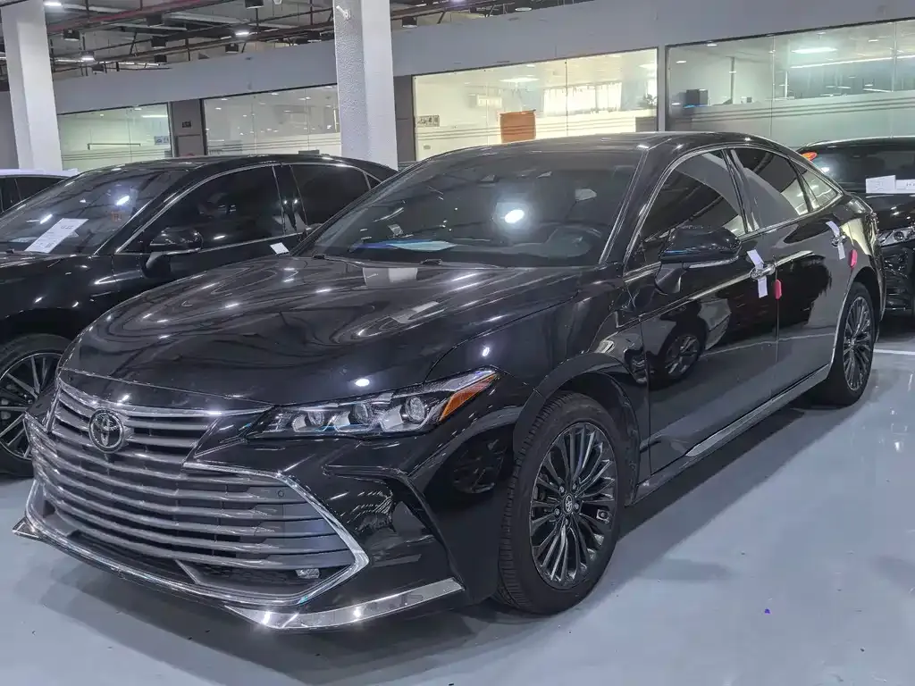 Toyota Avalon — фото 1