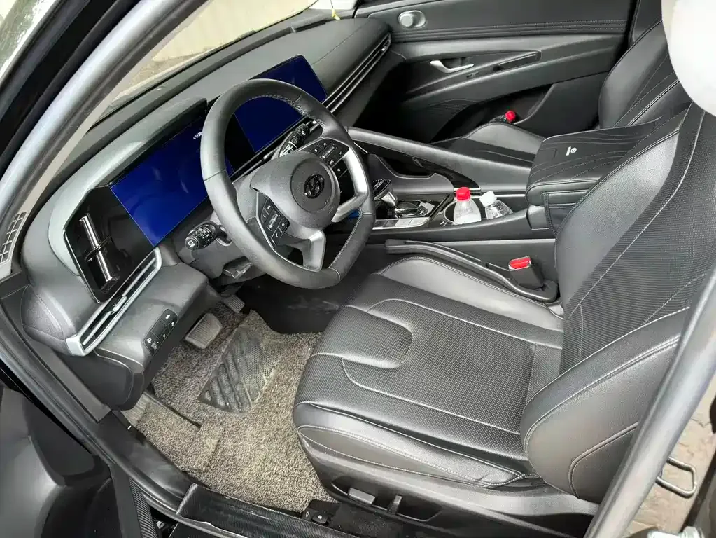 Hyundai Elantra — фото 8