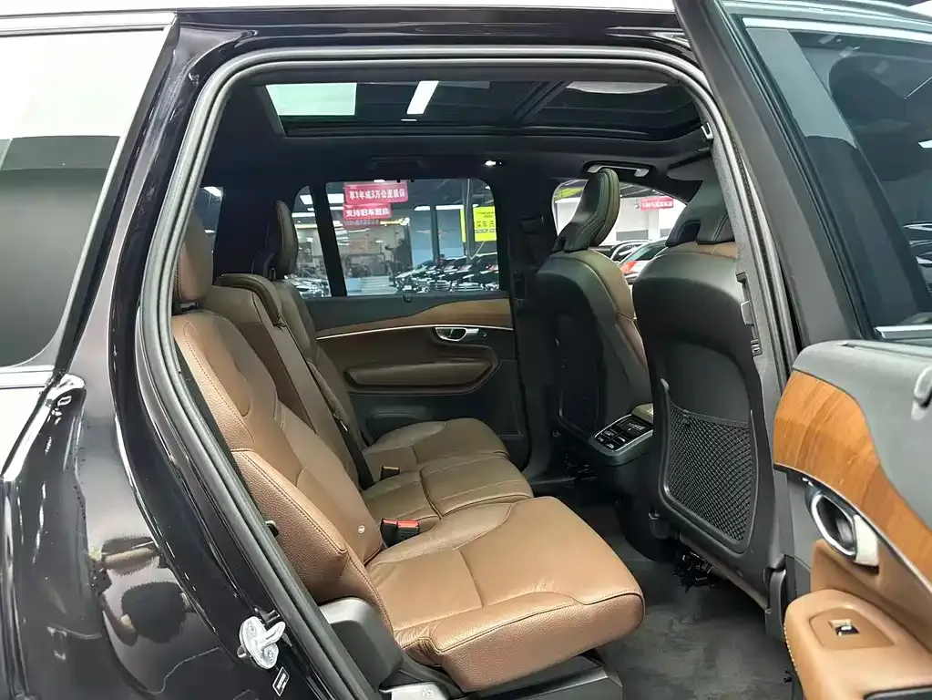 Volvo XC90 — фото 9