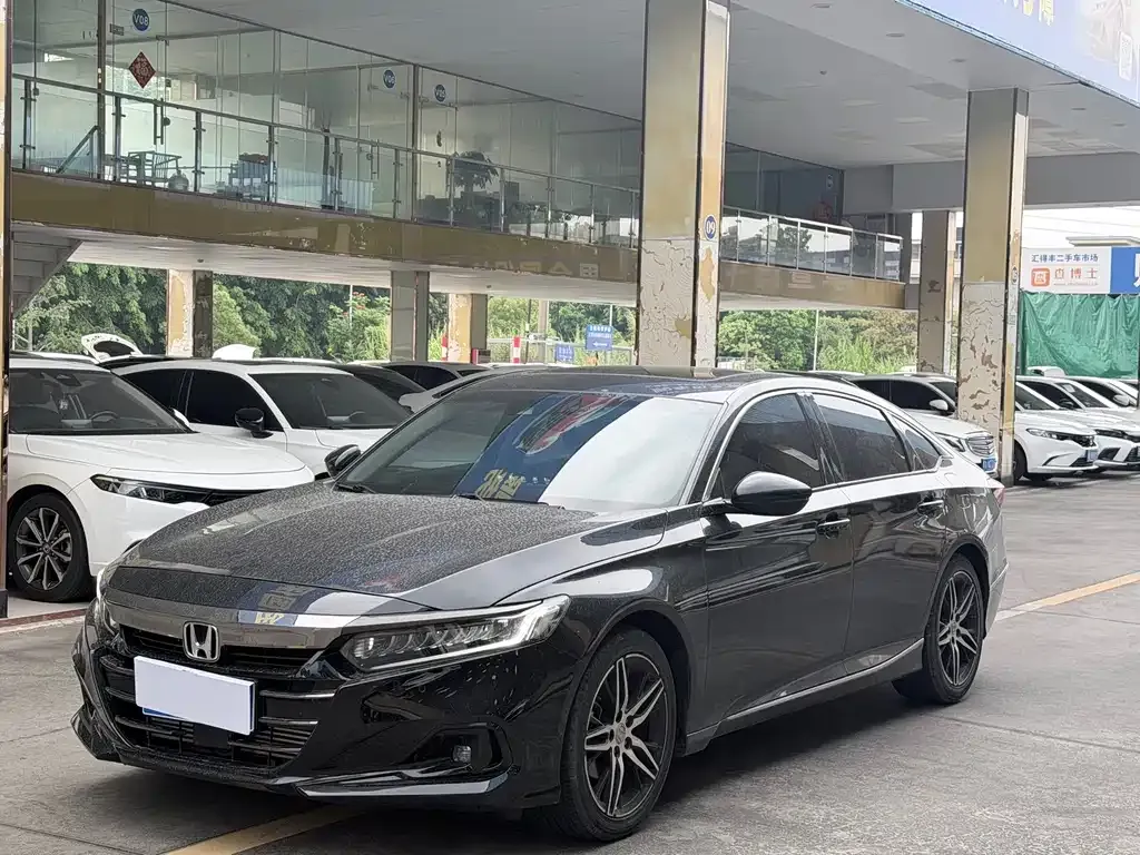 Honda Accord — фото 1