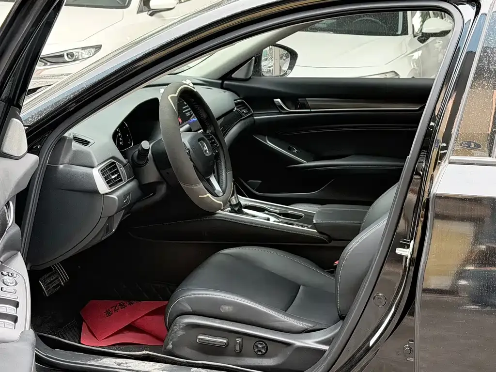 Honda Accord — фото 10