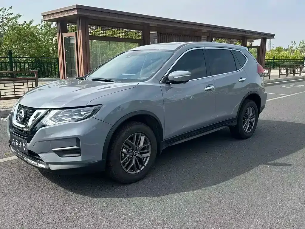 Nissan X-Trail — фото 1