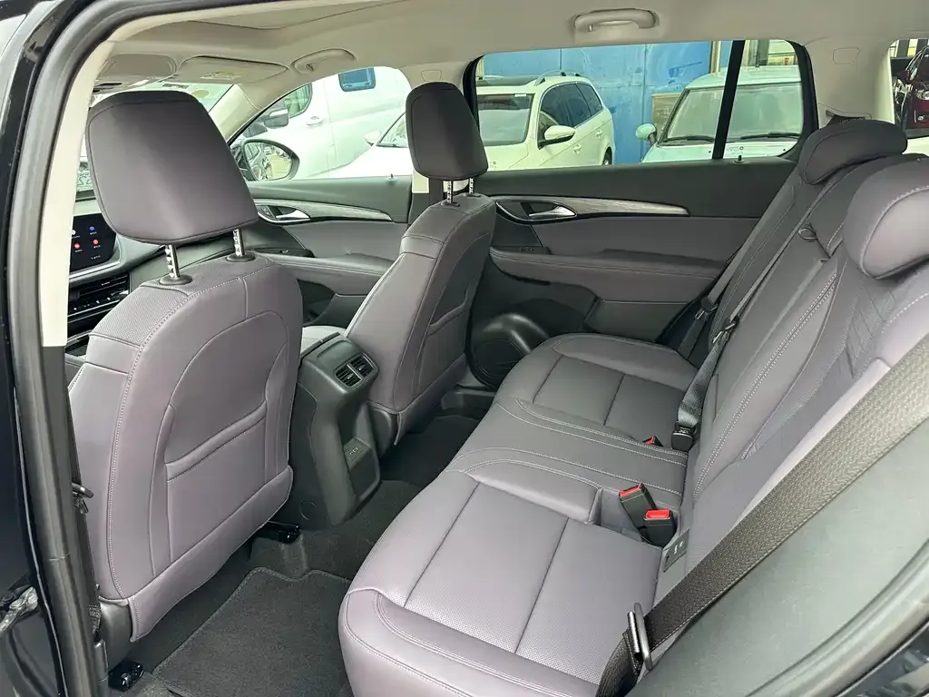 Buick Envision Plus — фото 8