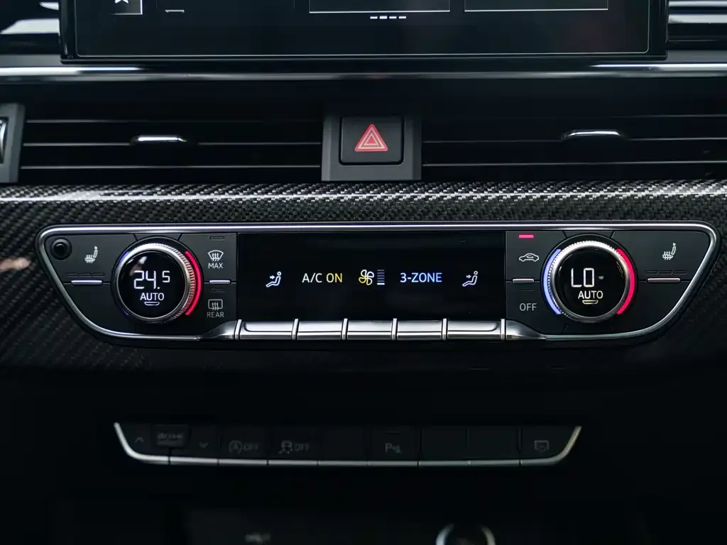 Audi RS 4 2023 из CN, фото 3