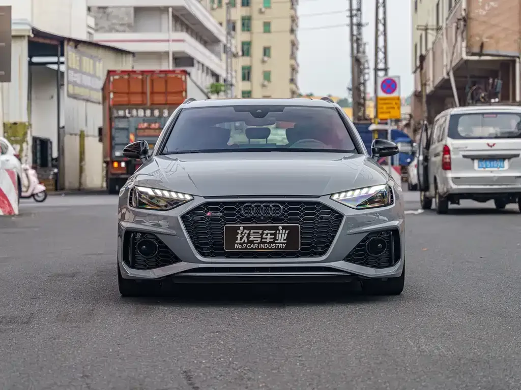 Audi RS 4 2023 из CN, фото 7