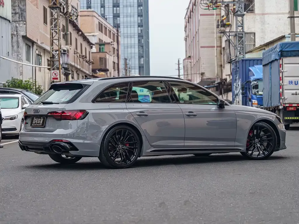 Audi RS 4 2023 из CN, фото 9