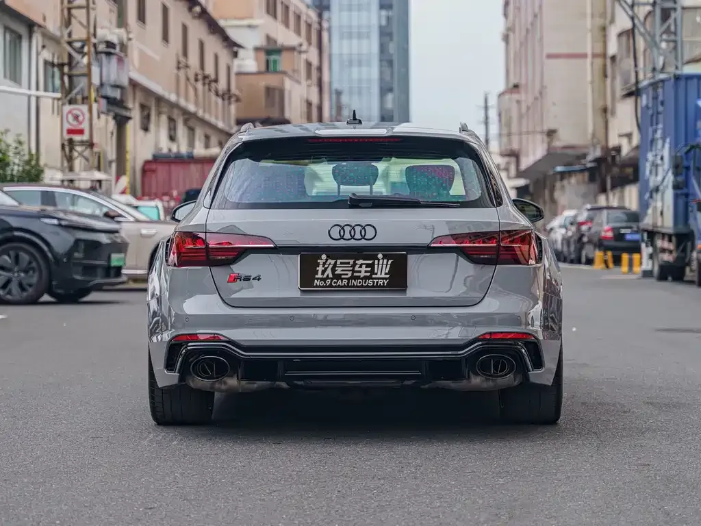 Audi RS 4 2023 из CN, фото 8