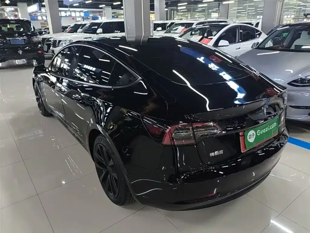 Tesla Model 3 — фото 5