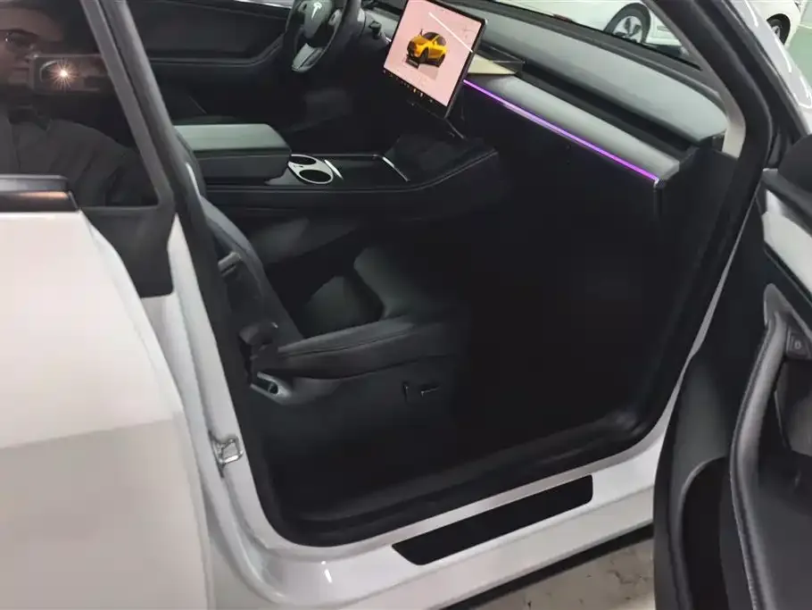 Tesla Model Y — фото 3