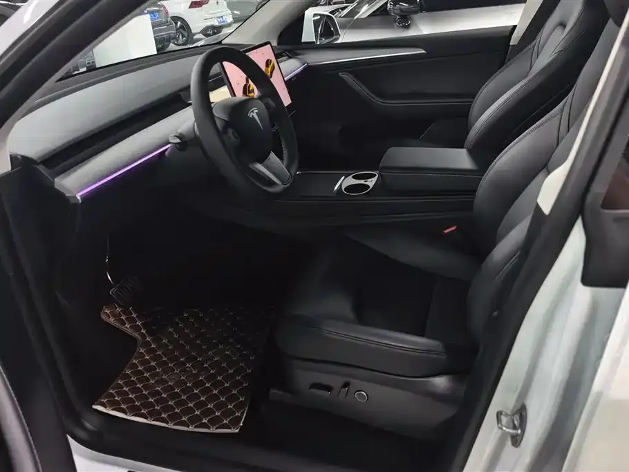 Tesla Model Y — фото 4