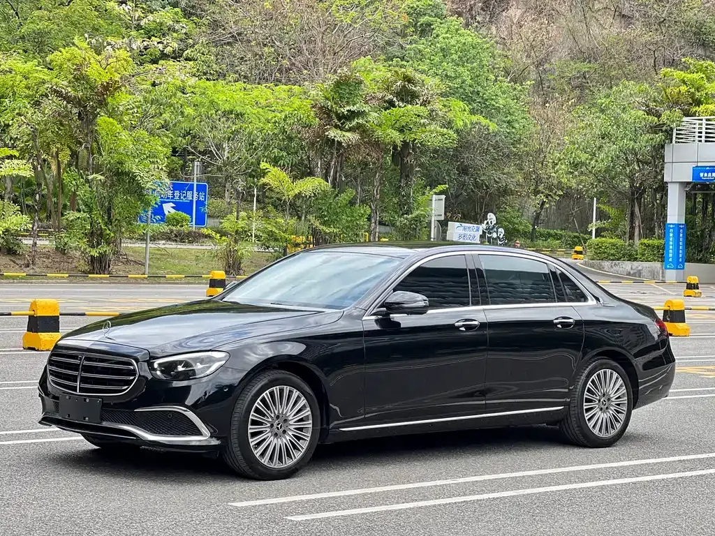 Mercedes-Benz E-Class — фото 10